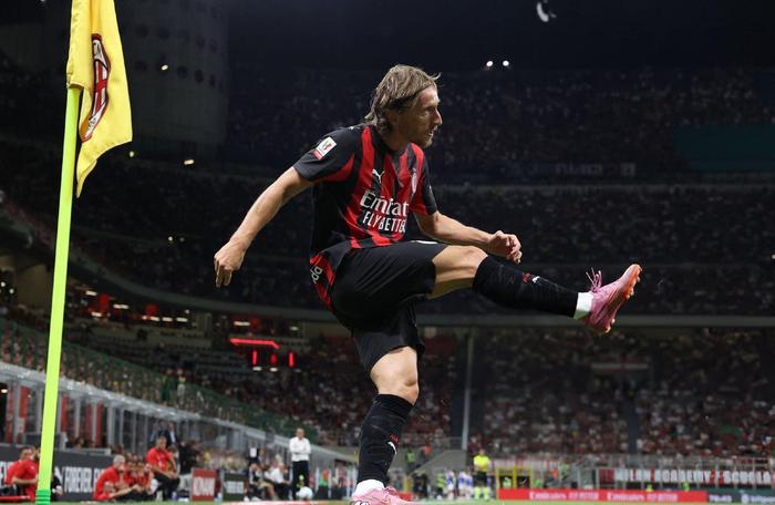 包含AC米兰战平曼联，莫德里奇梅开二度足总杯的词条