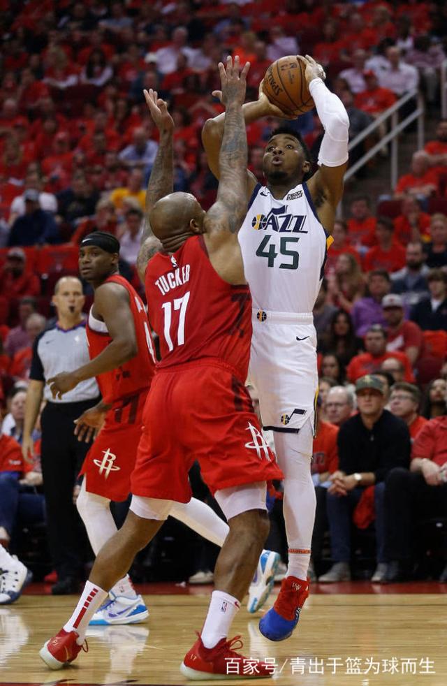 包含勇士强势黄蜂，萨姆·米切尔统治全场的词条