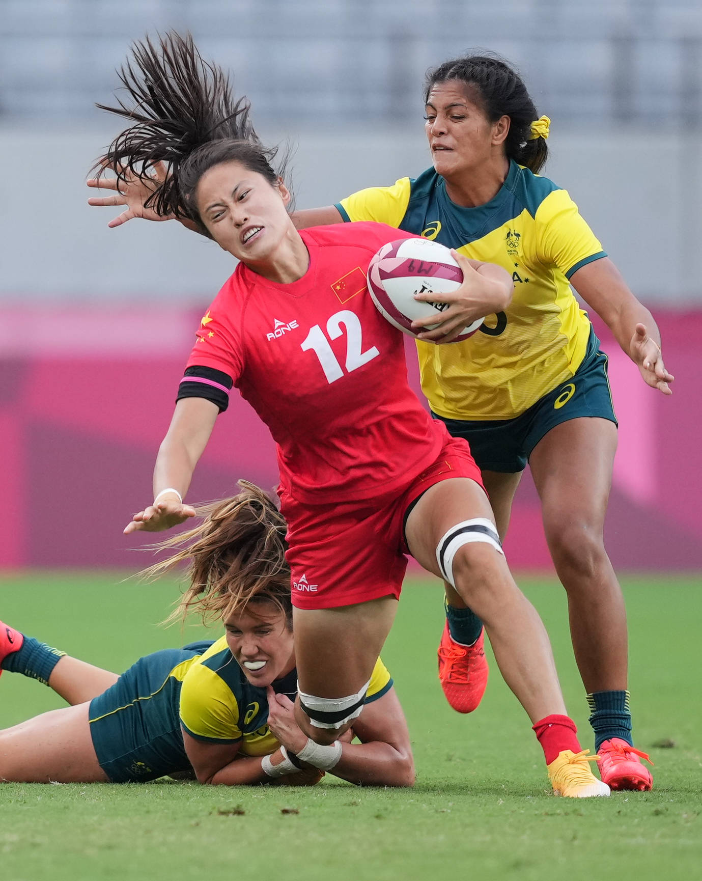 回顾橄榄球经典时刻：传奇再现的简单介绍